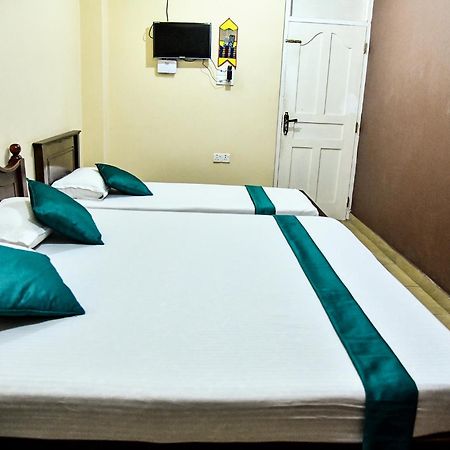 Sri Krishna Bhavan Hotel Хаттон Экстерьер фото