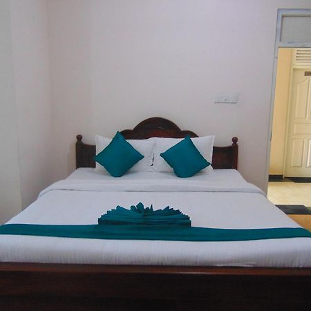 Sri Krishna Bhavan Hotel Хаттон Экстерьер фото