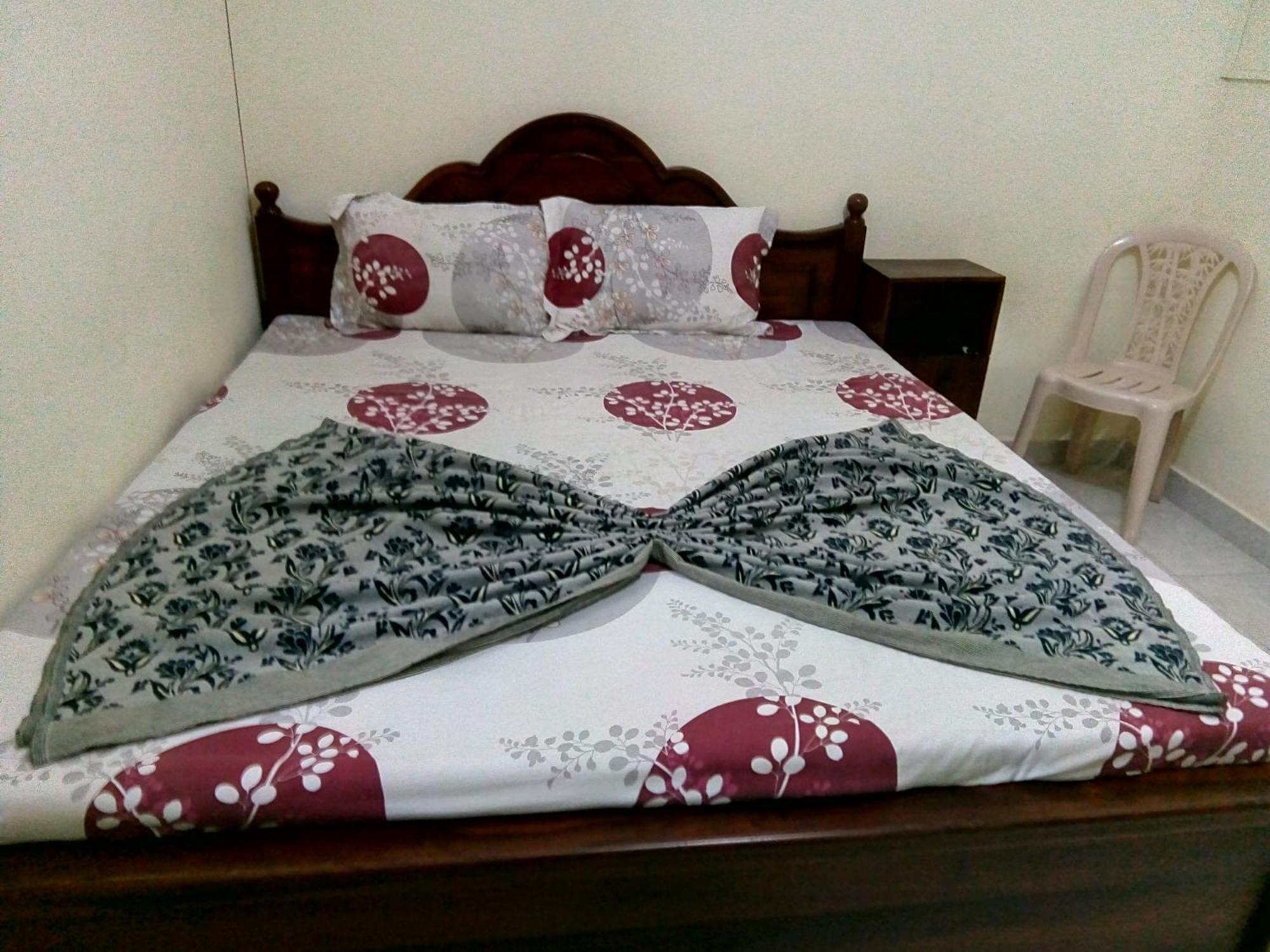 Sri Krishna Bhavan Hotel Хаттон Номер фото