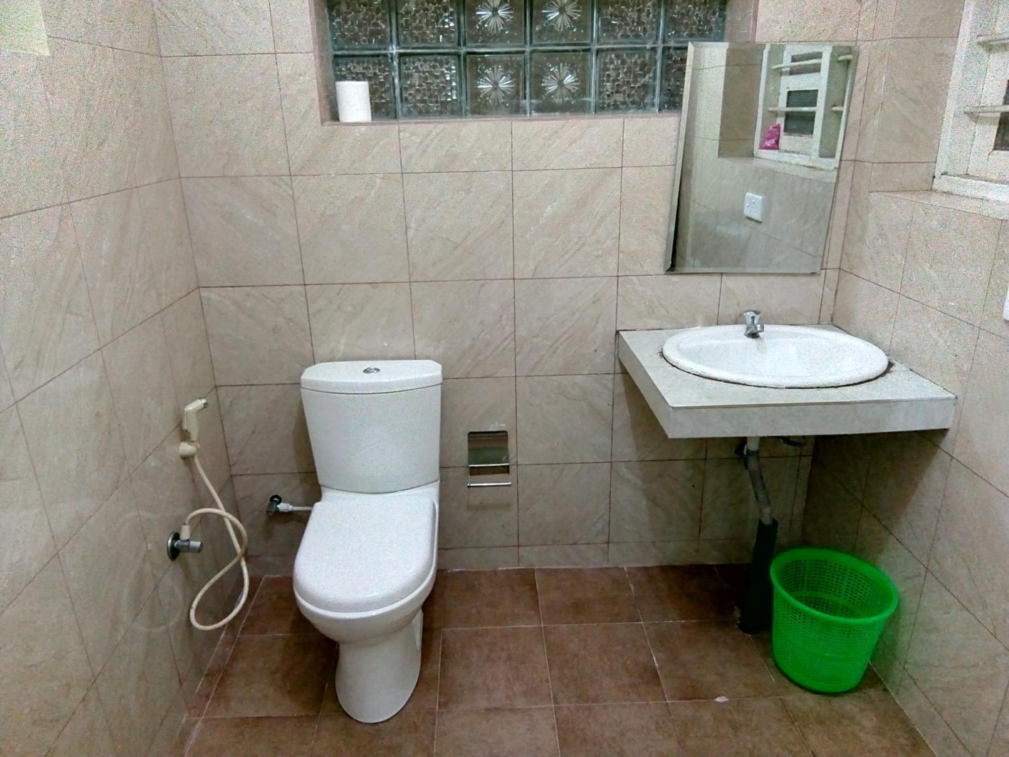 Sri Krishna Bhavan Hotel Хаттон Номер фото