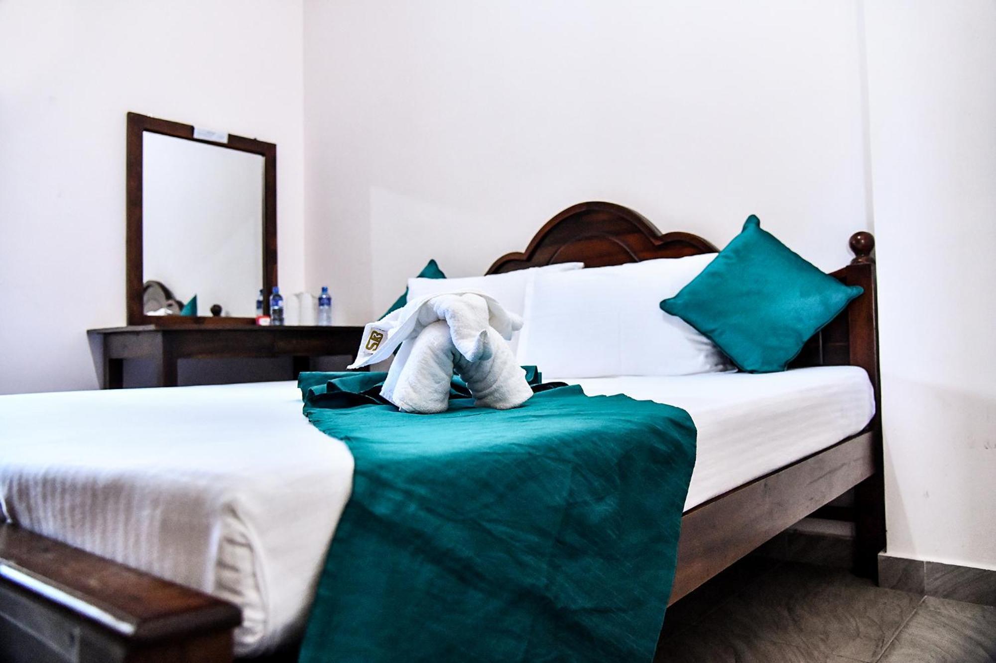 Sri Krishna Bhavan Hotel Хаттон Номер фото