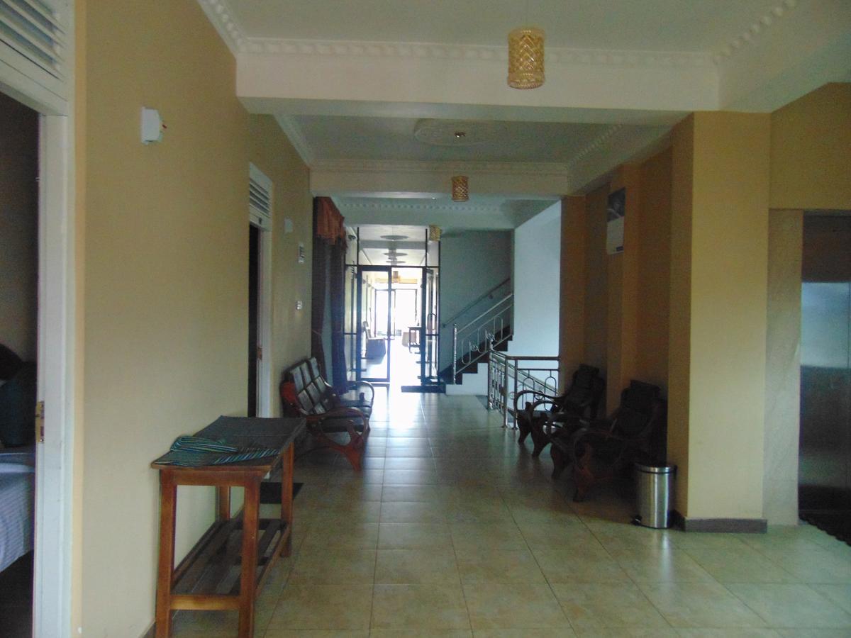 Sri Krishna Bhavan Hotel Хаттон Экстерьер фото