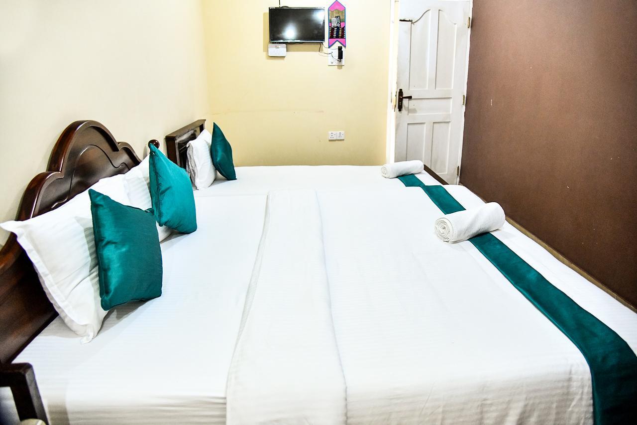 Sri Krishna Bhavan Hotel Хаттон Экстерьер фото