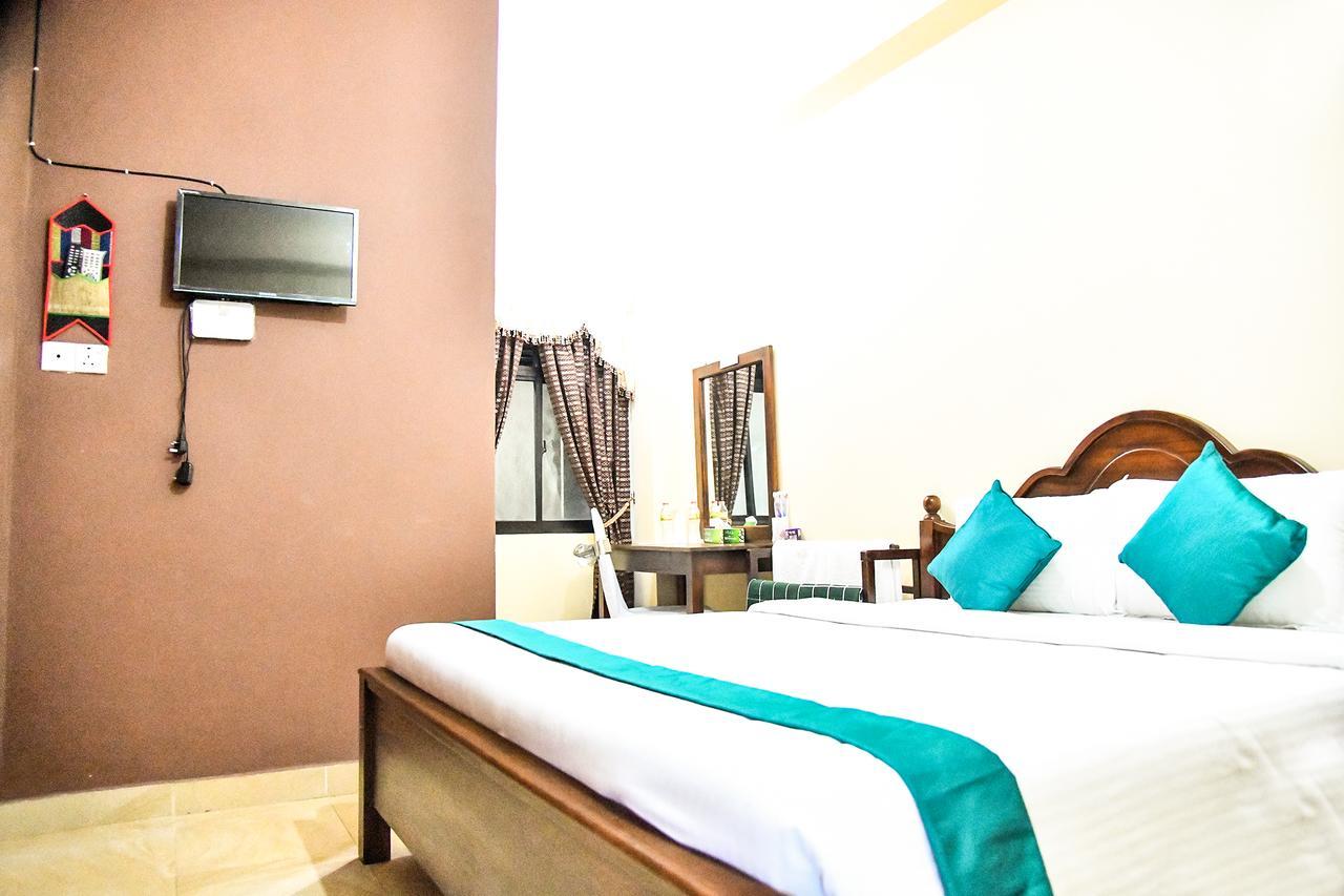 Sri Krishna Bhavan Hotel Хаттон Экстерьер фото