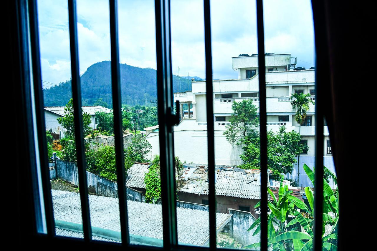 Sri Krishna Bhavan Hotel Хаттон Экстерьер фото