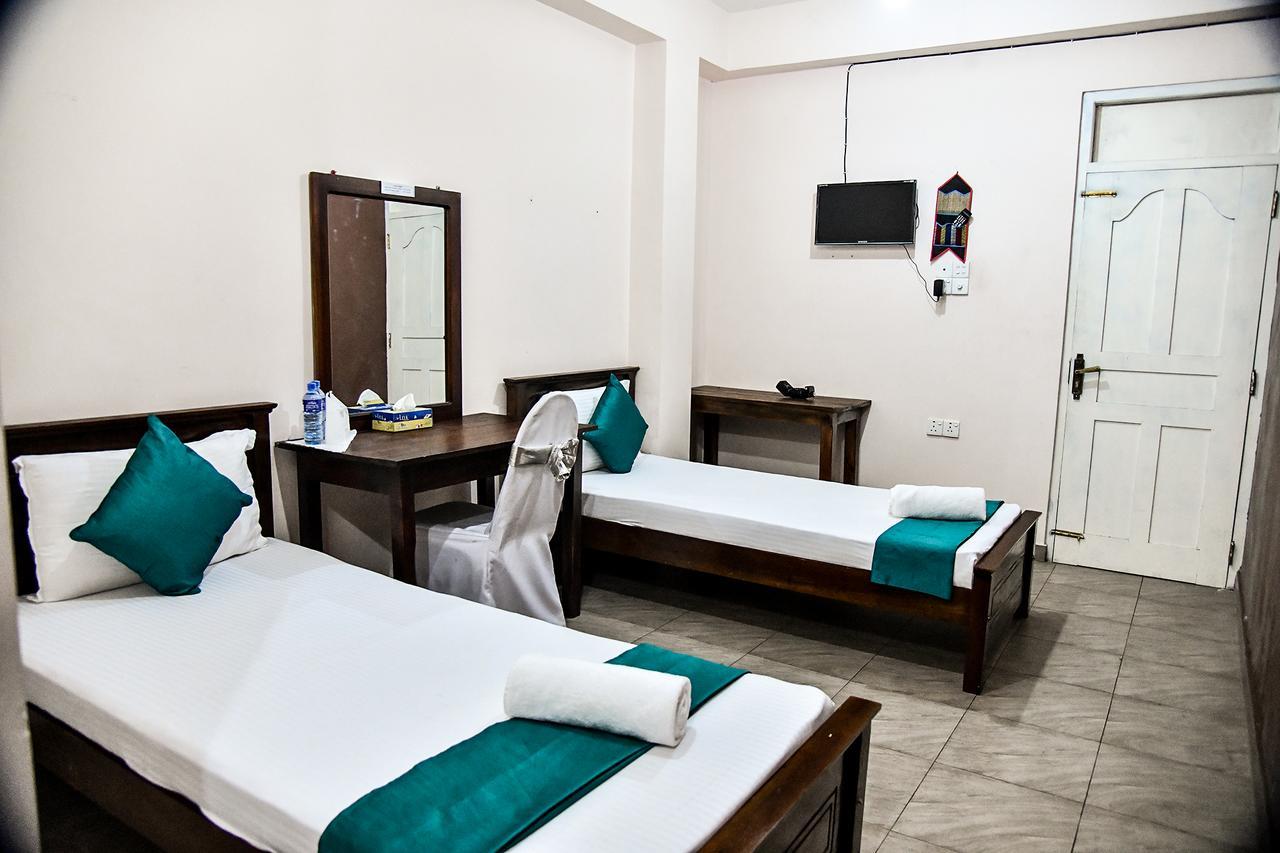 Sri Krishna Bhavan Hotel Хаттон Экстерьер фото
