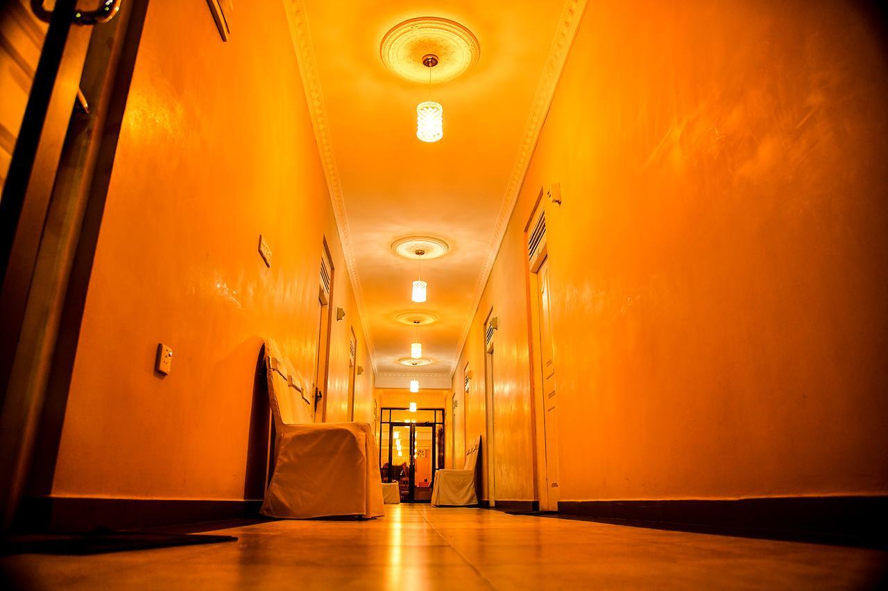 Sri Krishna Bhavan Hotel Хаттон Экстерьер фото