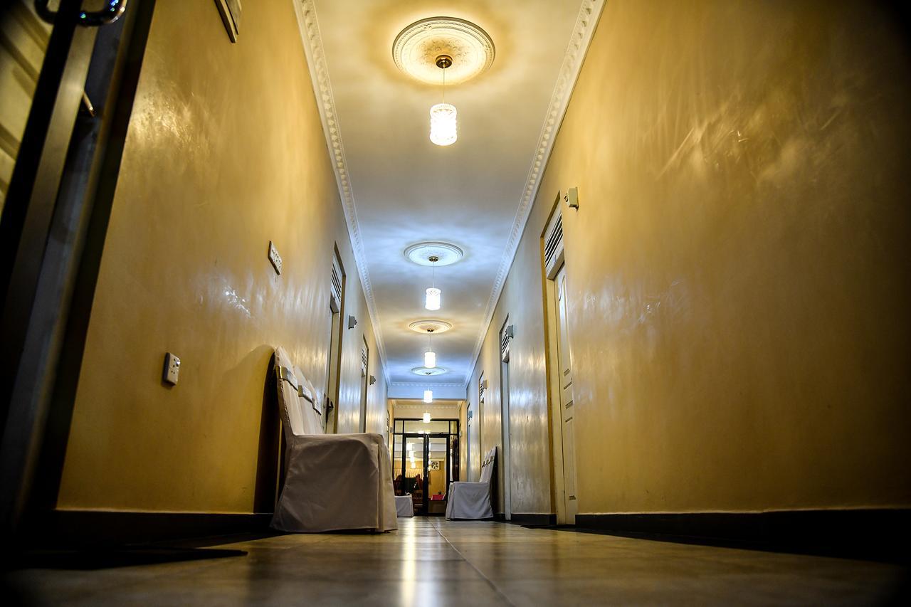 Sri Krishna Bhavan Hotel Хаттон Экстерьер фото