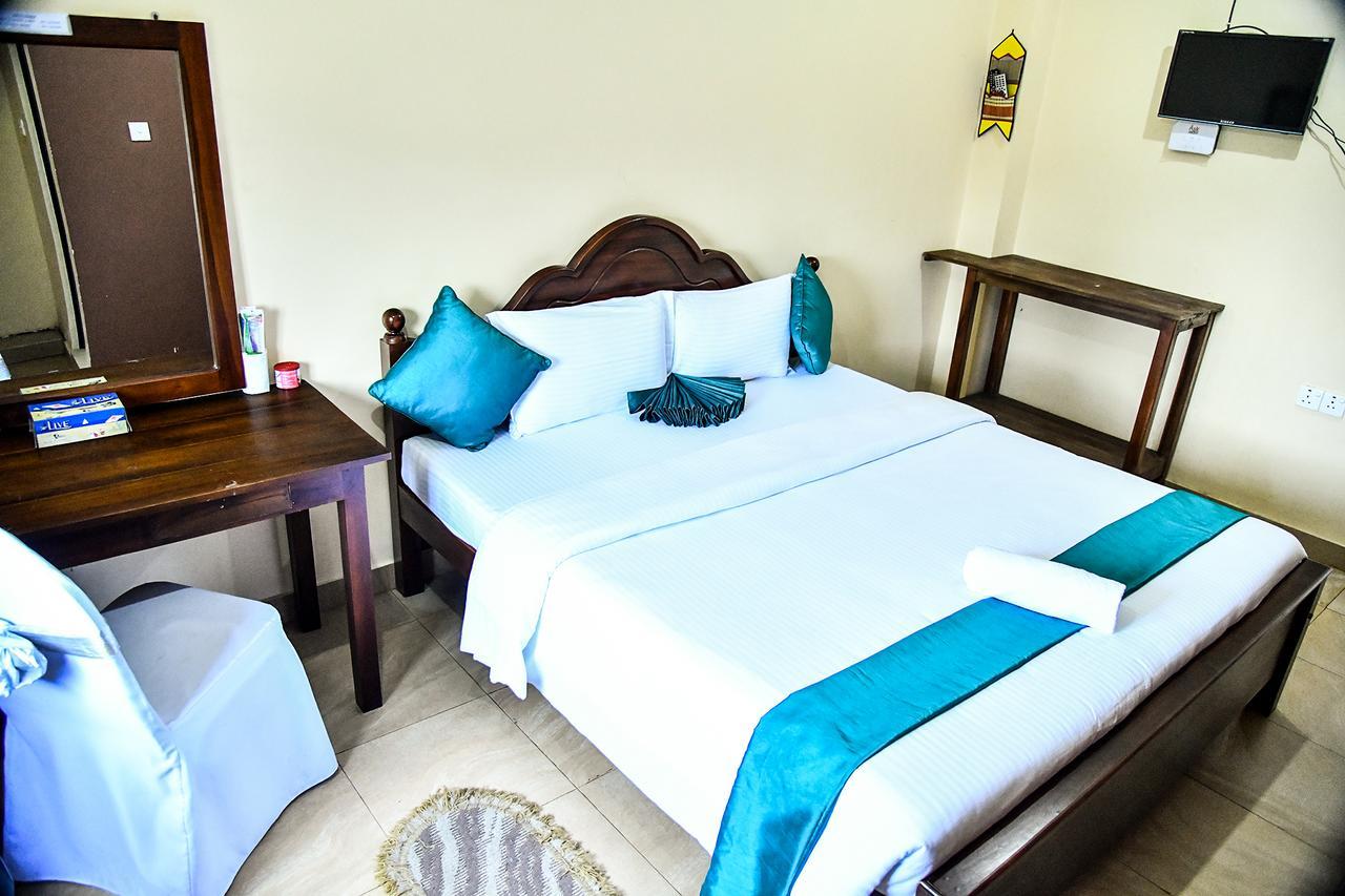 Sri Krishna Bhavan Hotel Хаттон Экстерьер фото