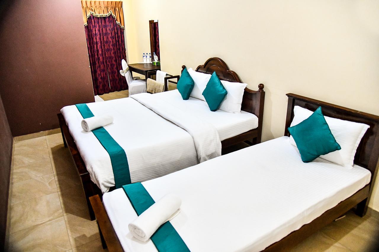 Sri Krishna Bhavan Hotel Хаттон Экстерьер фото