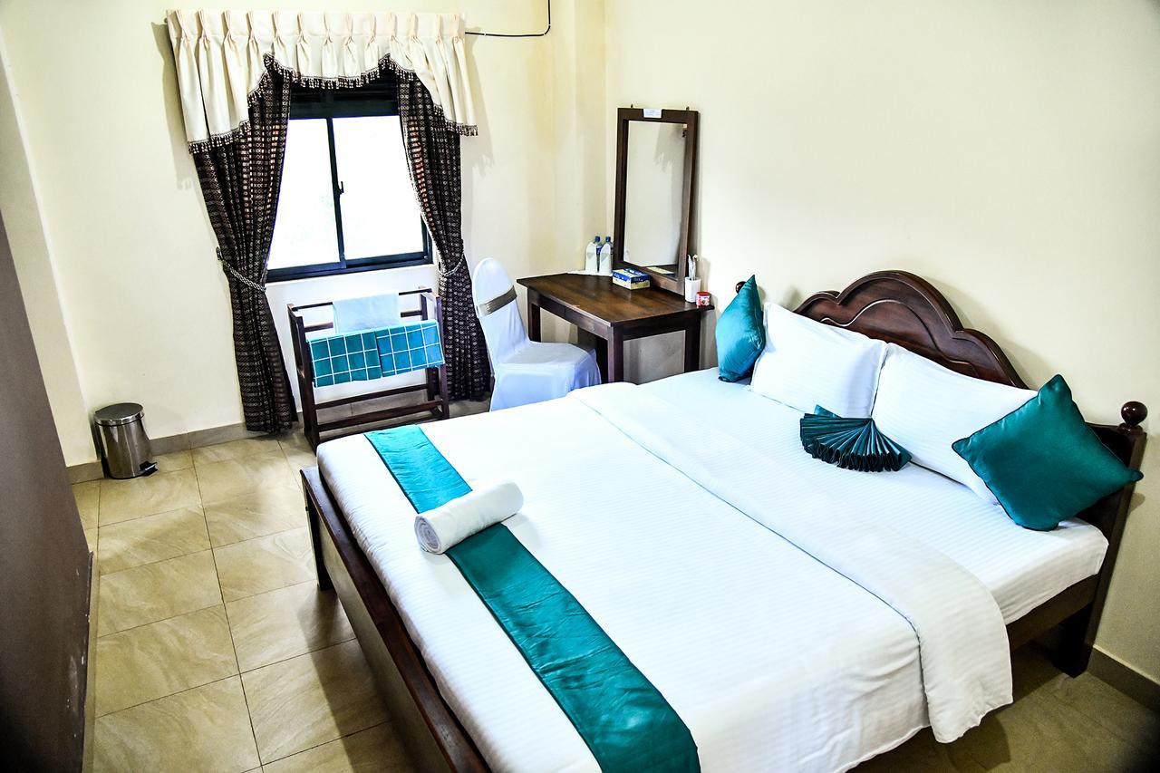 Sri Krishna Bhavan Hotel Хаттон Экстерьер фото