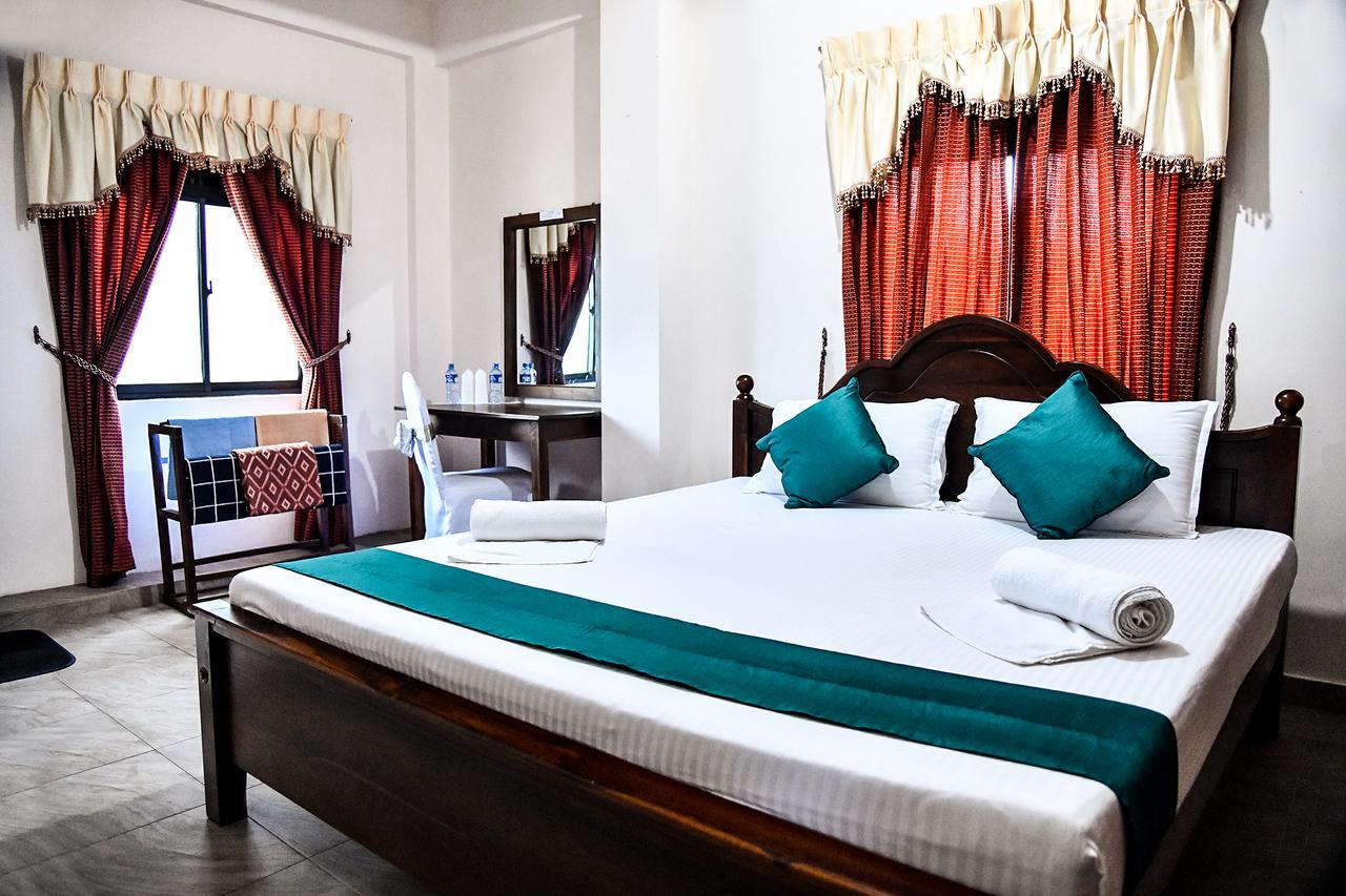 Sri Krishna Bhavan Hotel Хаттон Экстерьер фото