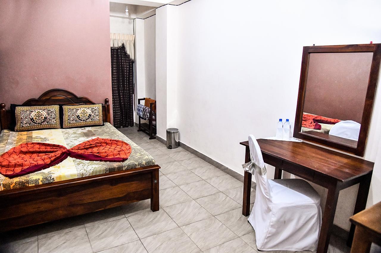 Sri Krishna Bhavan Hotel Хаттон Экстерьер фото