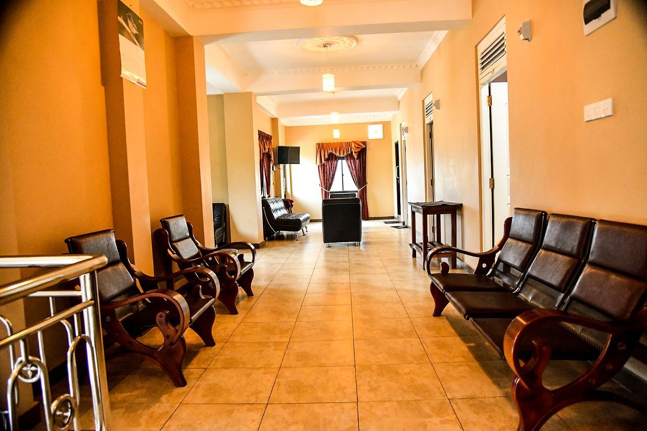 Sri Krishna Bhavan Hotel Хаттон Экстерьер фото