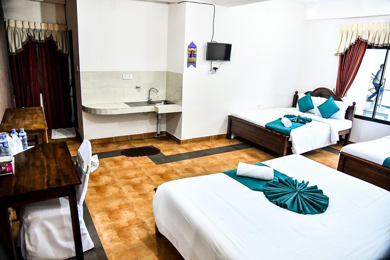 Sri Krishna Bhavan Hotel Хаттон Экстерьер фото