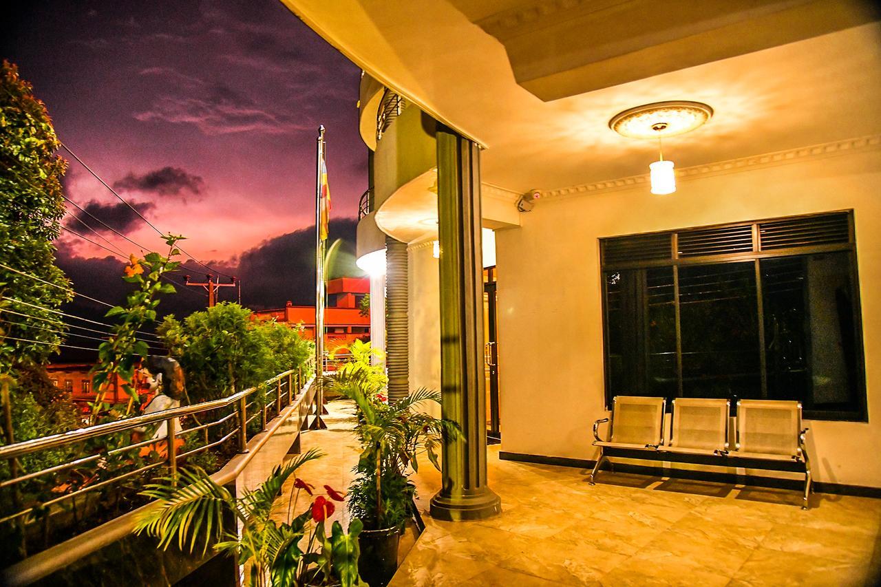 Sri Krishna Bhavan Hotel Хаттон Экстерьер фото